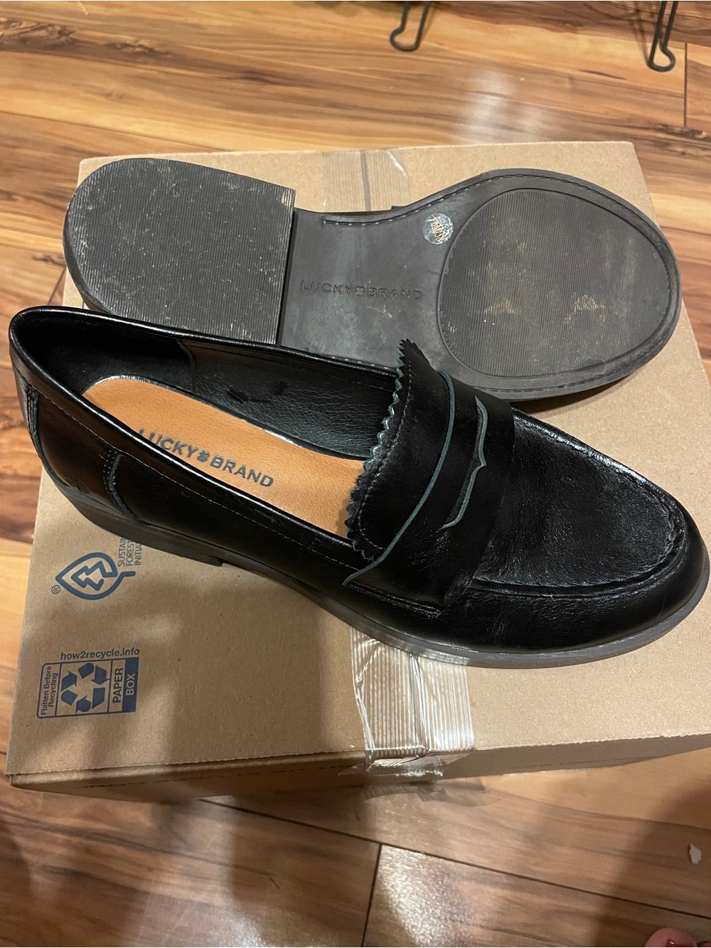 Lucky Brand Black Leather Slip-On Penny Loafers Womens size 7.5 - Picture 5 of 6